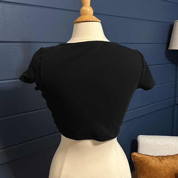 H&M Divided Crop Top - Picture 2 of 3